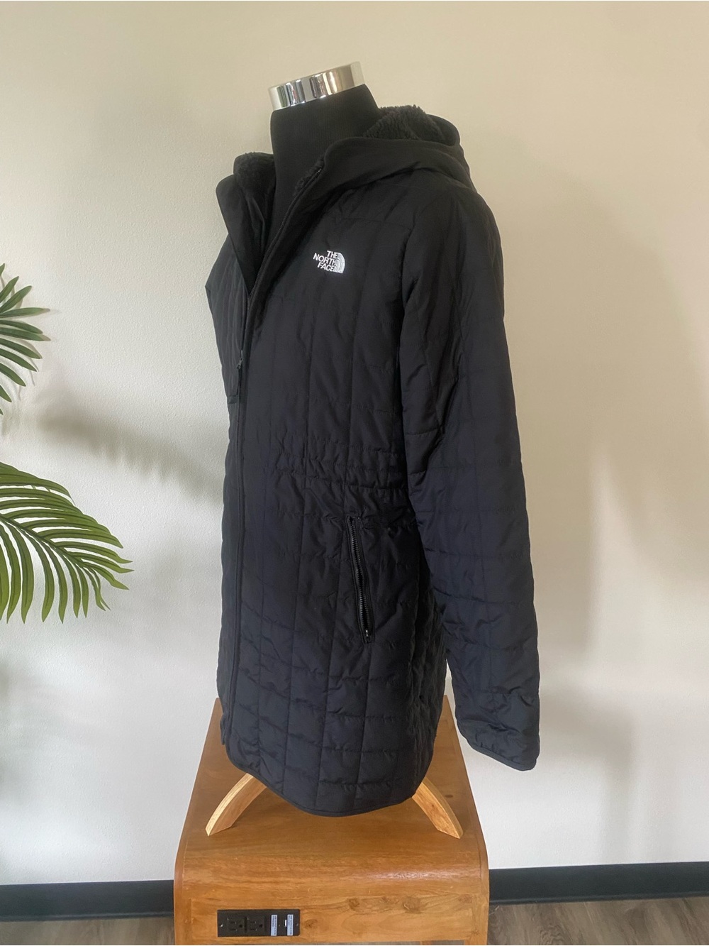 The North Face Black Quilted Women’s Hooded Jacket Parka - size Large - Picture 2 of 9